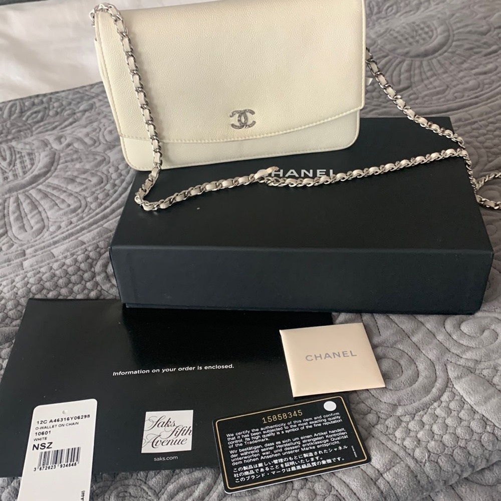 Authentic guarantee Chanel wallet on chain , used ,white ,with silver hardware